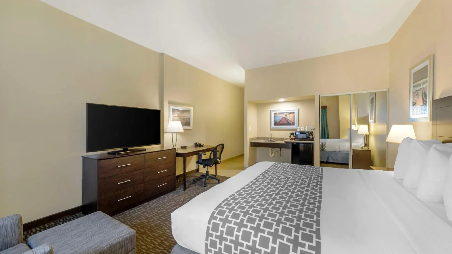 Hotel Western Plaza