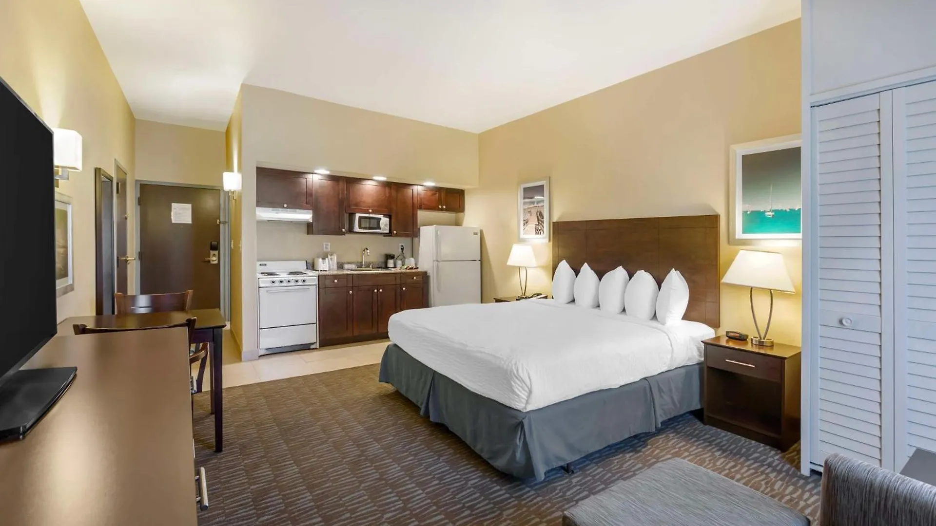 Hotel Western Plaza 3*