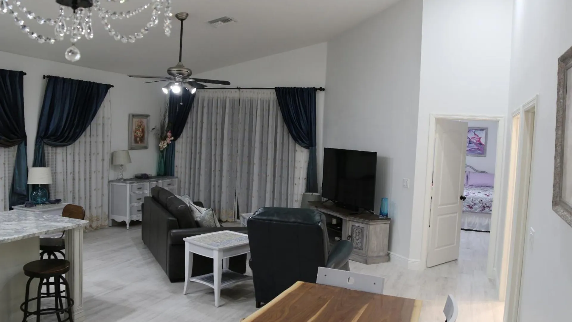 De Charme With Heated Salt Water Pool And Villa Naples