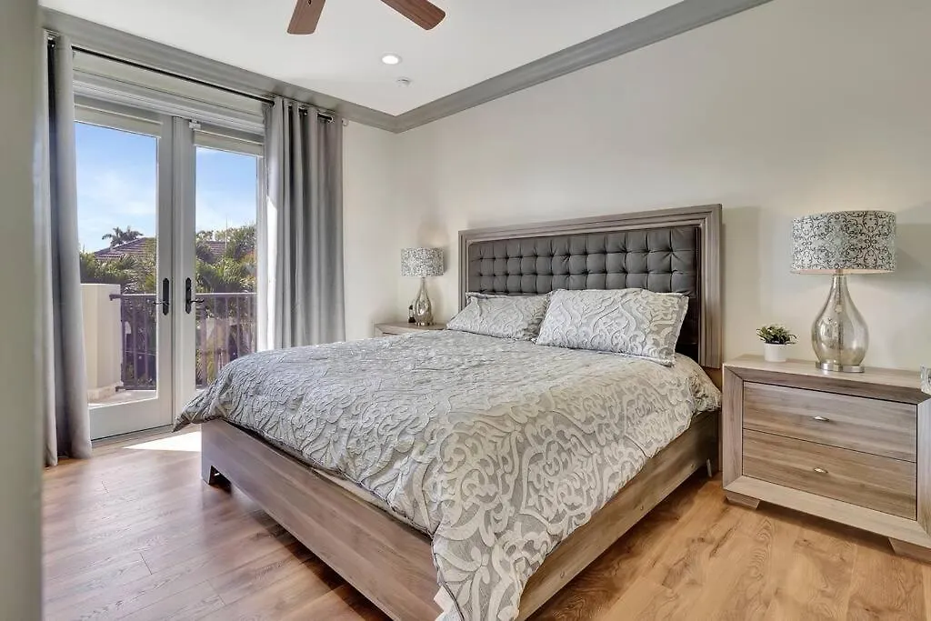 Luxury Estate Near Beaches & 5th Avenue Holiday home *