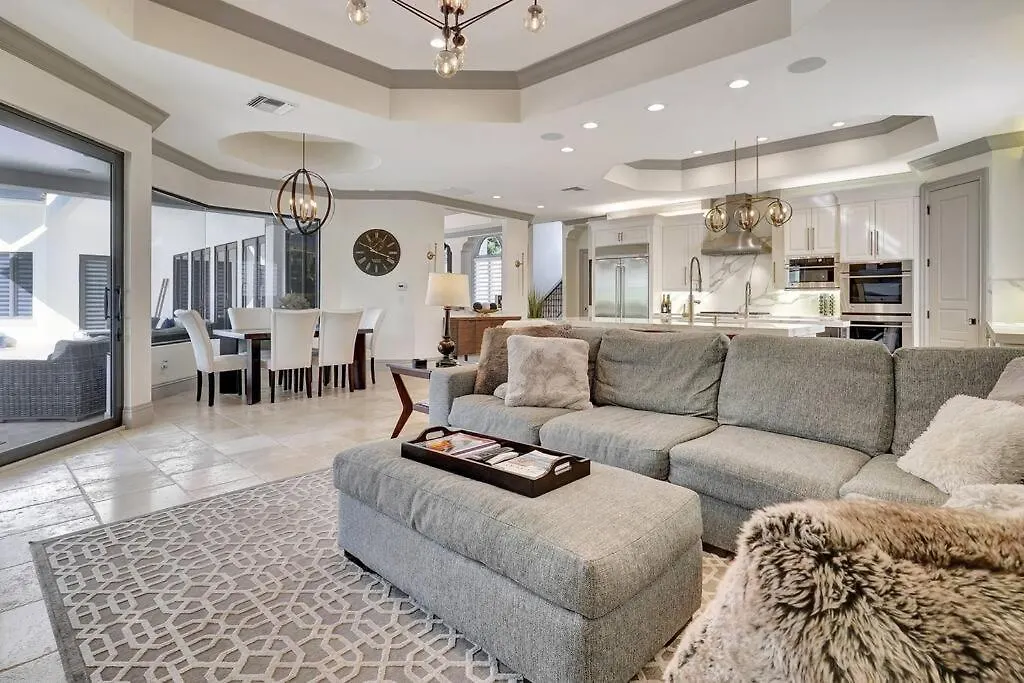 Luxury Estate Near Beaches & 5th Avenue Holiday home Naples