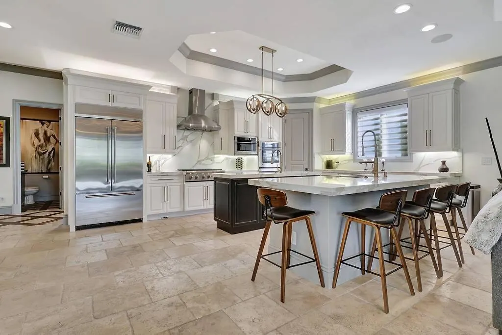 Luxury Estate Near Beaches & 5th Avenue Holiday home