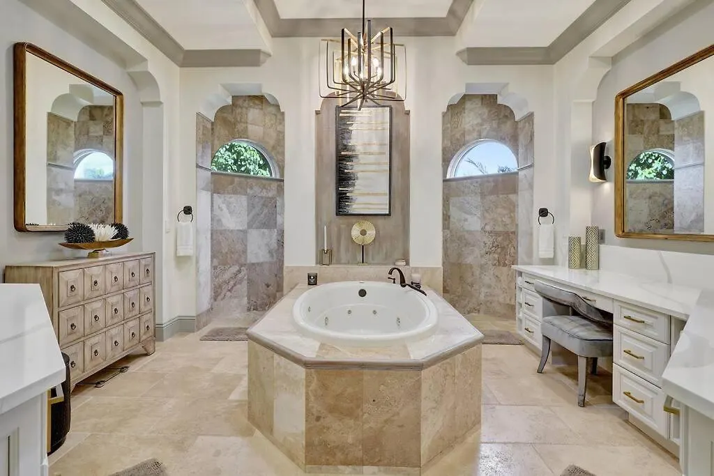 Luxury Estate Near Beaches & 5th Avenue Holiday home Naples
