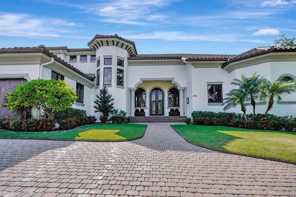 Luxury Estate Near Beaches & 5th Avenue Naples