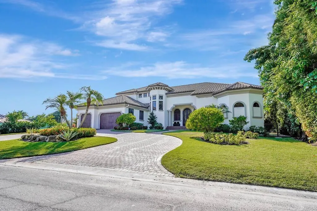 Luxury Estate Near Beaches & 5th Avenue