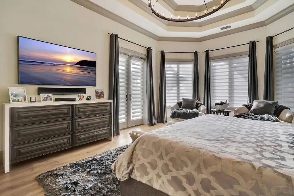 Luxury Estate Near Beaches & 5th Avenue Holiday home Naples