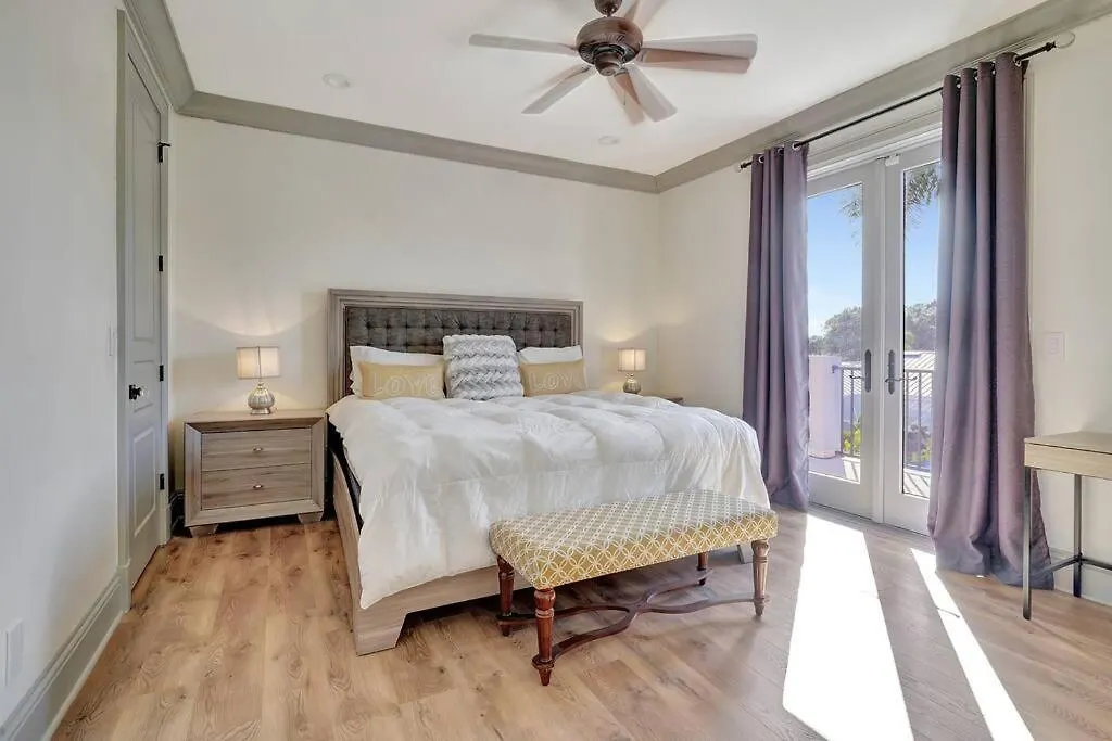 Luxury Estate Near Beaches & 5th Avenue Naples