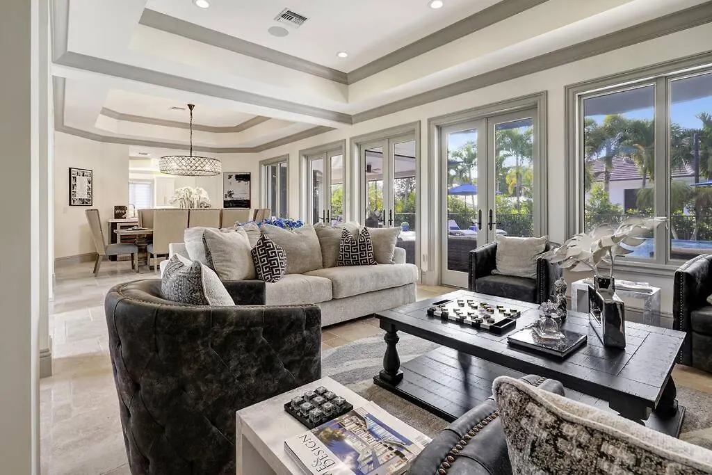Luxury Estate Near Beaches & 5th Avenue *