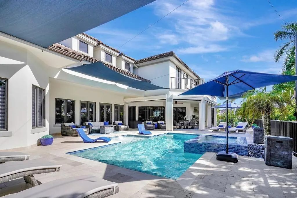 Luxury Estate Near Beaches & 5th Avenue Holiday home