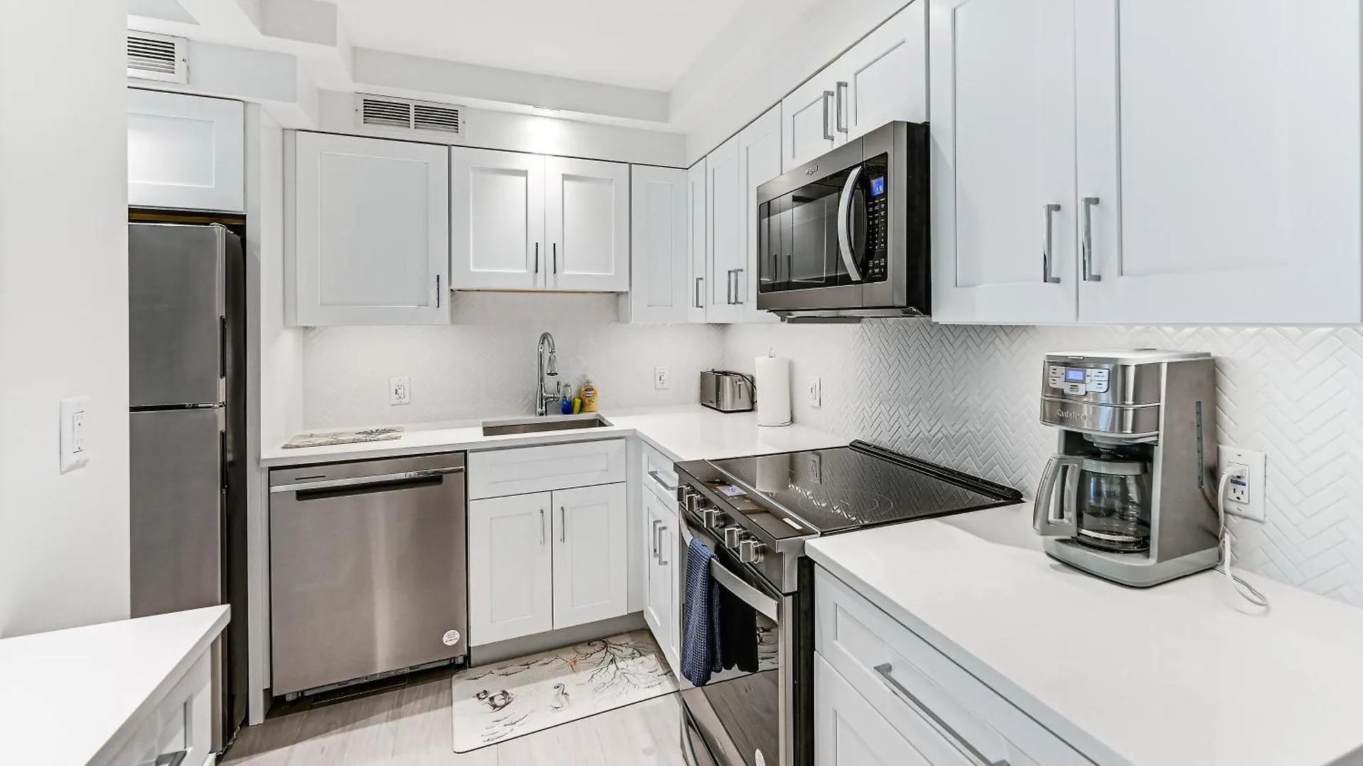 Apartment Coastal Downtown - Walk To The Beach!