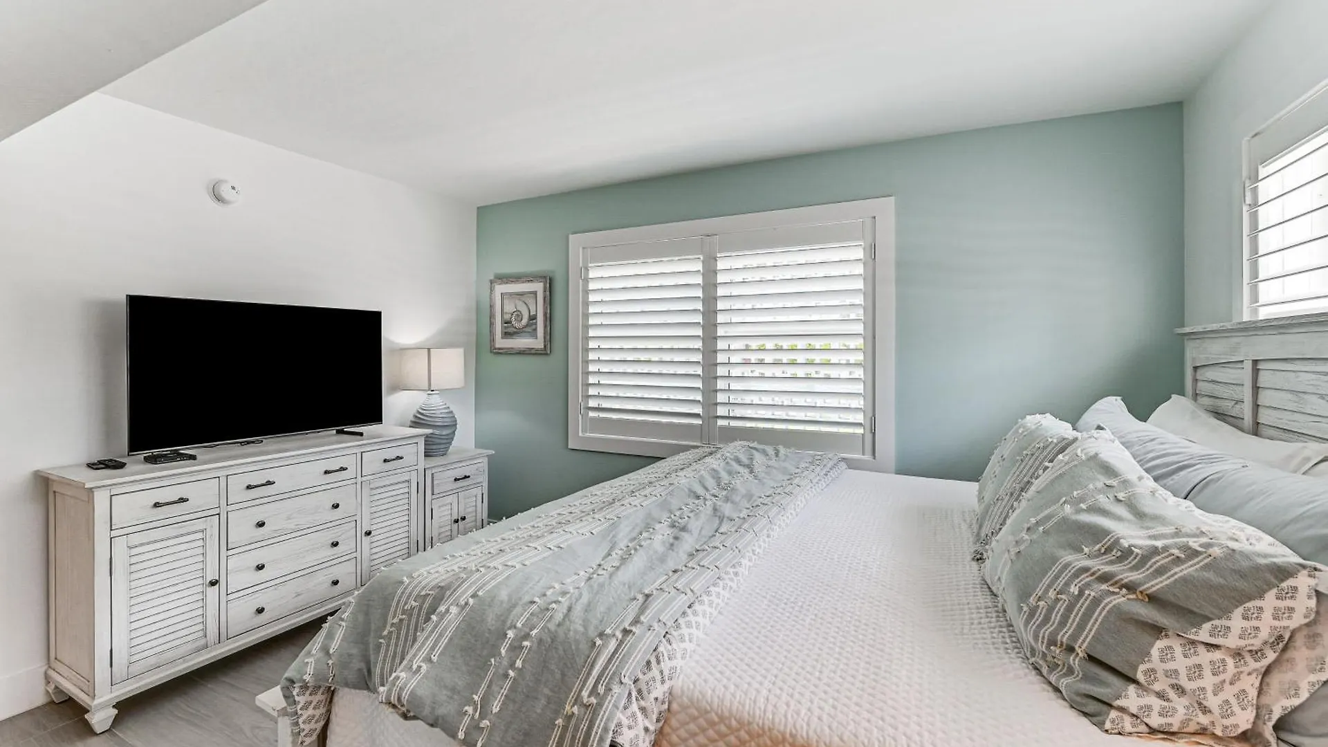 Apartment Coastal Downtown - Walk To The Beach!