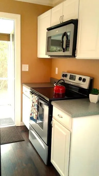 Near Walk And Bike Everywhere Fenced Backyard Apartment *