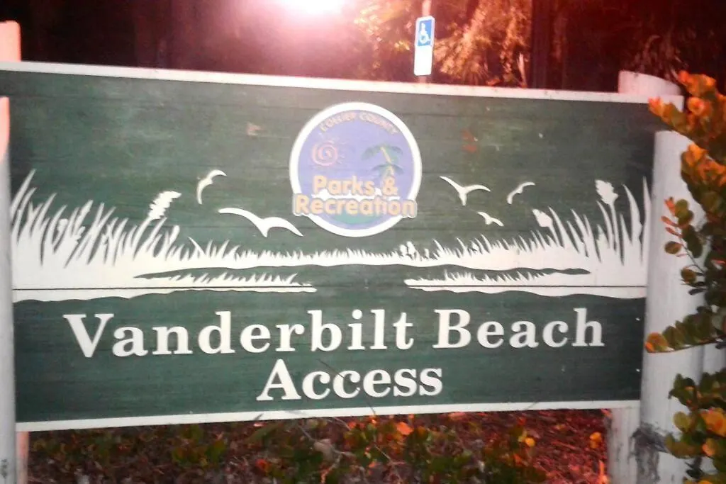 Near Walk And Bike Everywhere Fenced Backyard * Naples