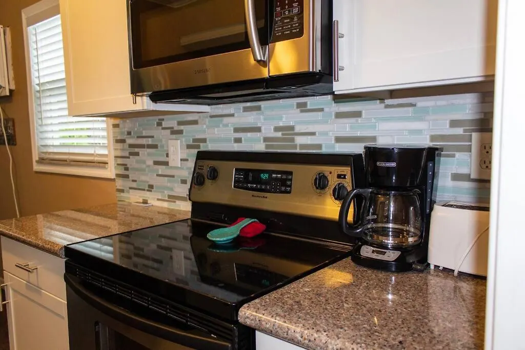 5 O'clock Somewhere Near With Fenced Doggie Area Apartment Naples