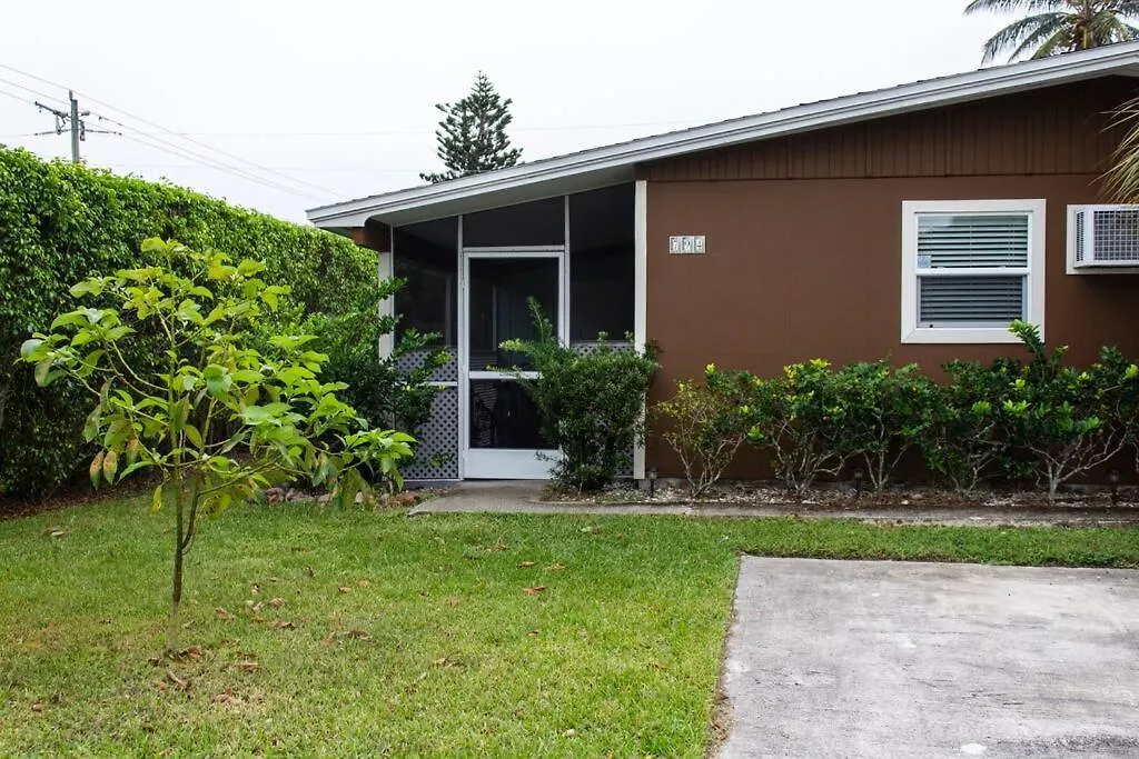 Apartment 5 O'clock Somewhere Near With Fenced Doggie Area Naples