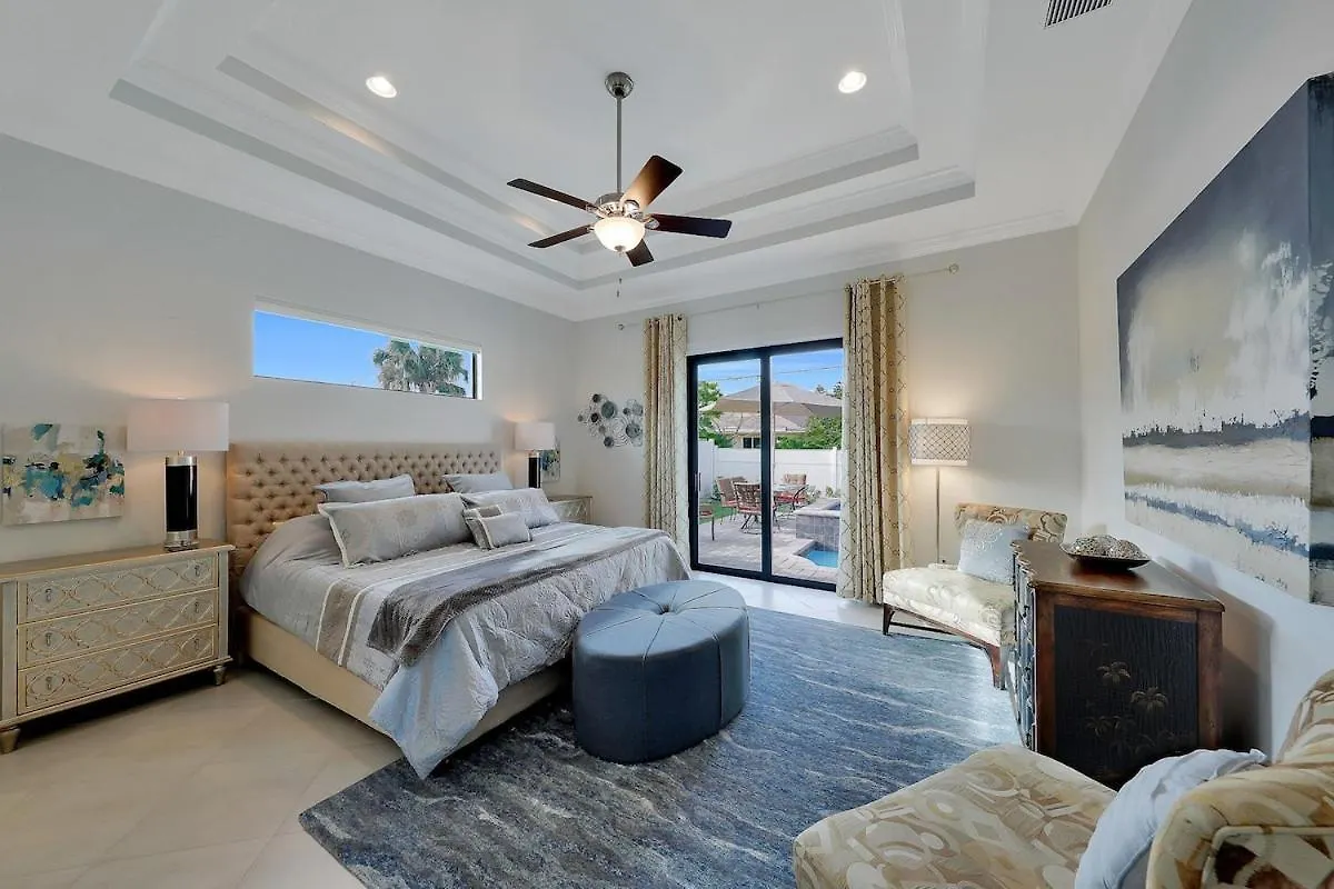 Luxury Abounds At Vanderbilt Pool & Holiday home
