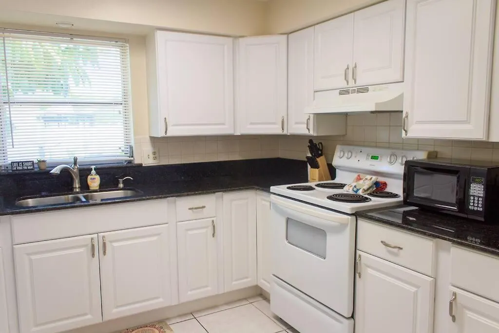 699 Oasis,walk,bike To Beach, Fenced Backyard, Large Driveway Apartmán