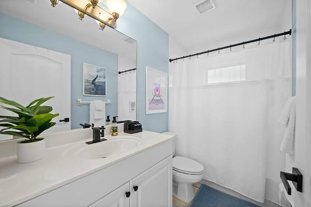 Villa Tranquil Beachy Boho Pool Home, 5mi Beach, 4 Bedroom 3 Bath Naples