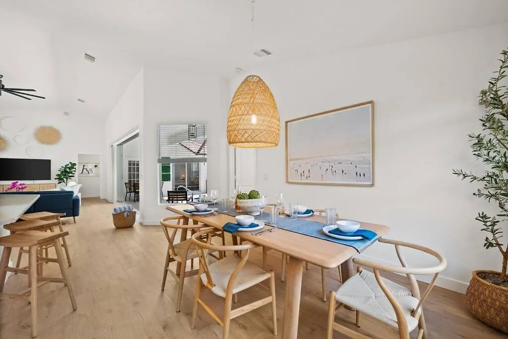 Tranquil Beachy Boho Pool Home, 5mi Beach, 4 Bedroom 3 Bath Villa *