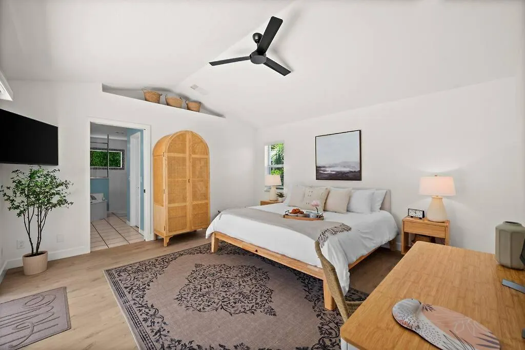 Tranquil Beachy Boho Pool Home, 5mi Beach, 4 Bedroom 3 Bath Villa *
