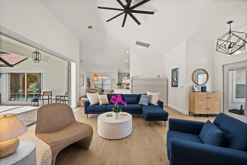 Villa Tranquil Beachy Boho Pool Home, 5mi Beach, 4 Bedroom 3 Bath *