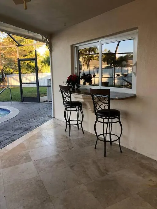 Single House With A Heated Pool In North Naples