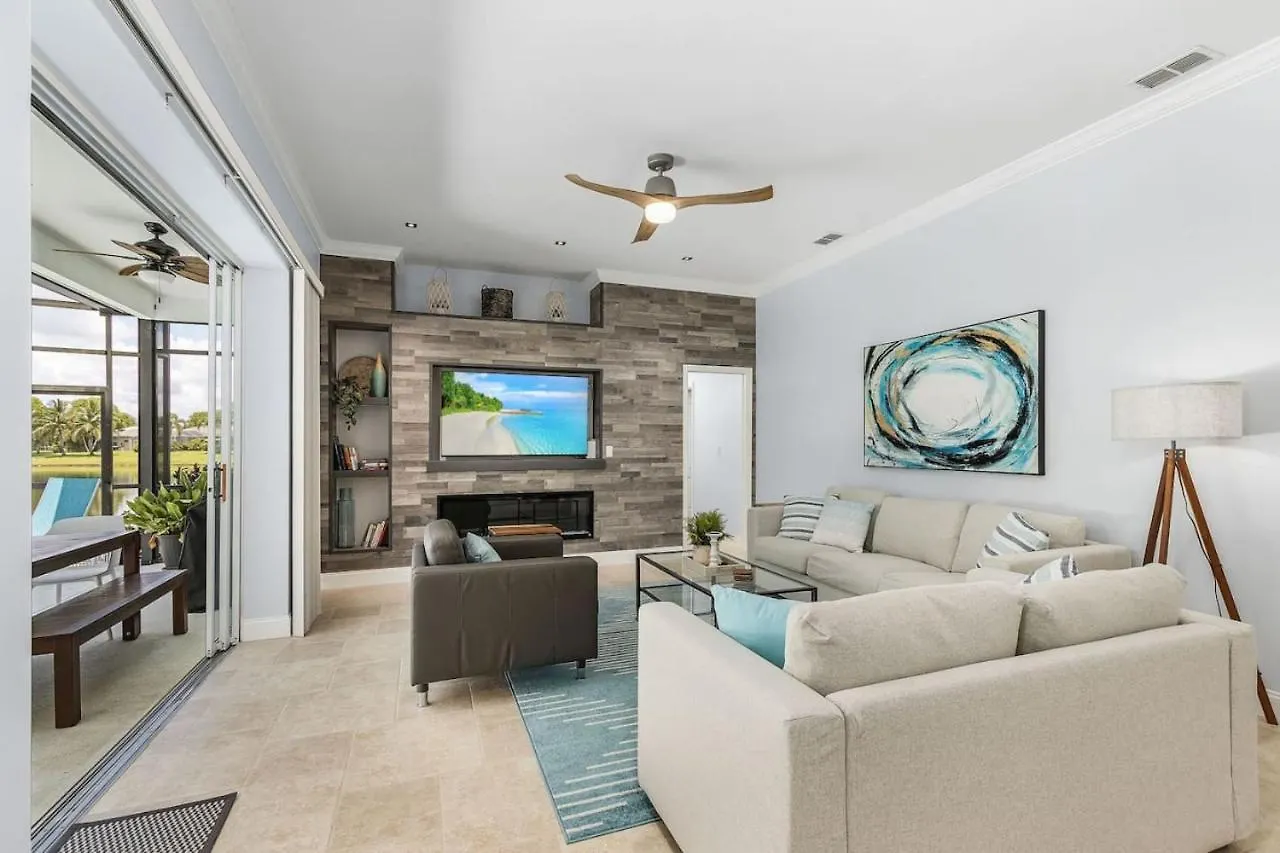 Tropicana Luxury Pool Home. Gated Community Holiday home