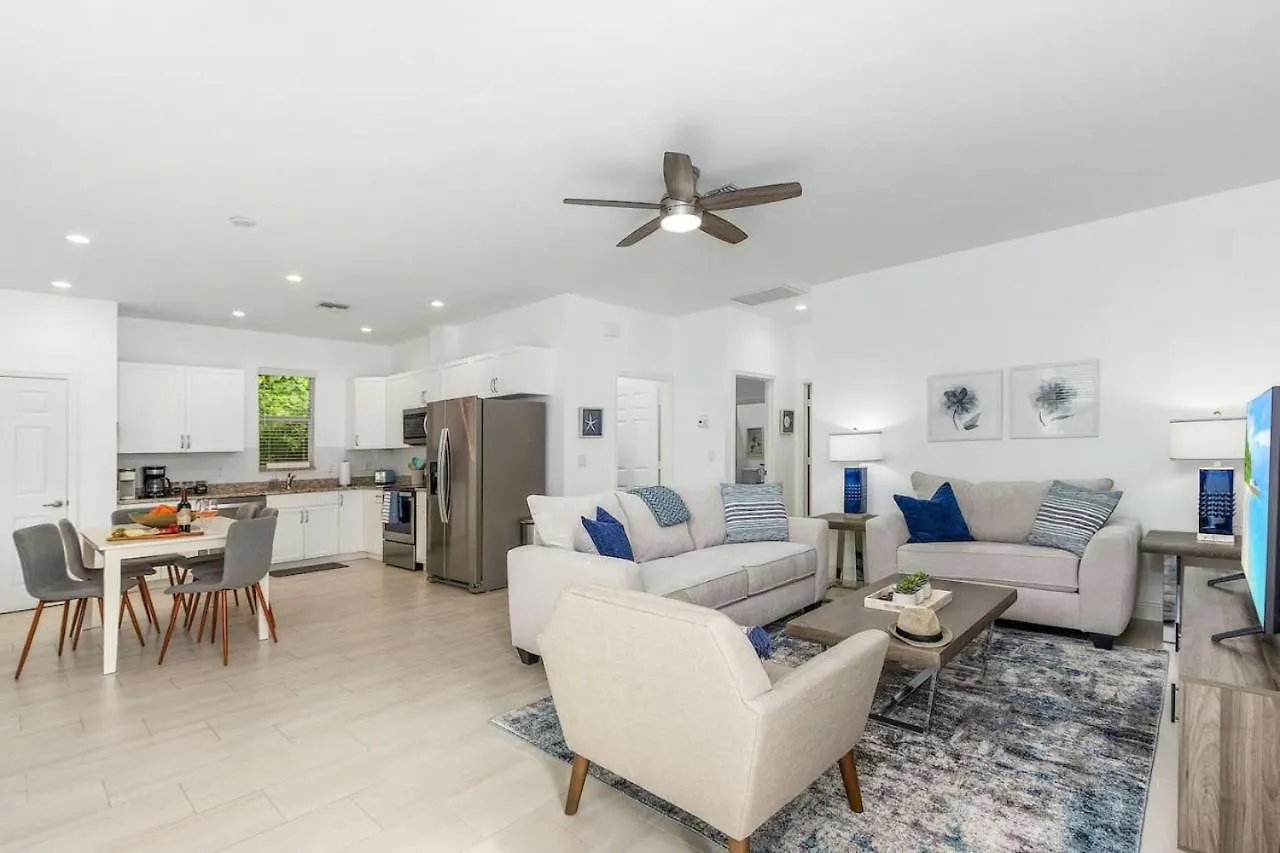 Sea Glass Retreat. Wine Dine Relax Repeat Holiday home Naples