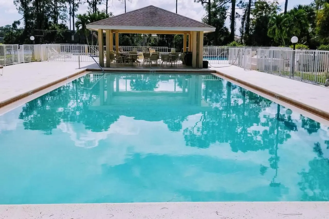 Lakeview Lovely Pool In Gated Community 度假居