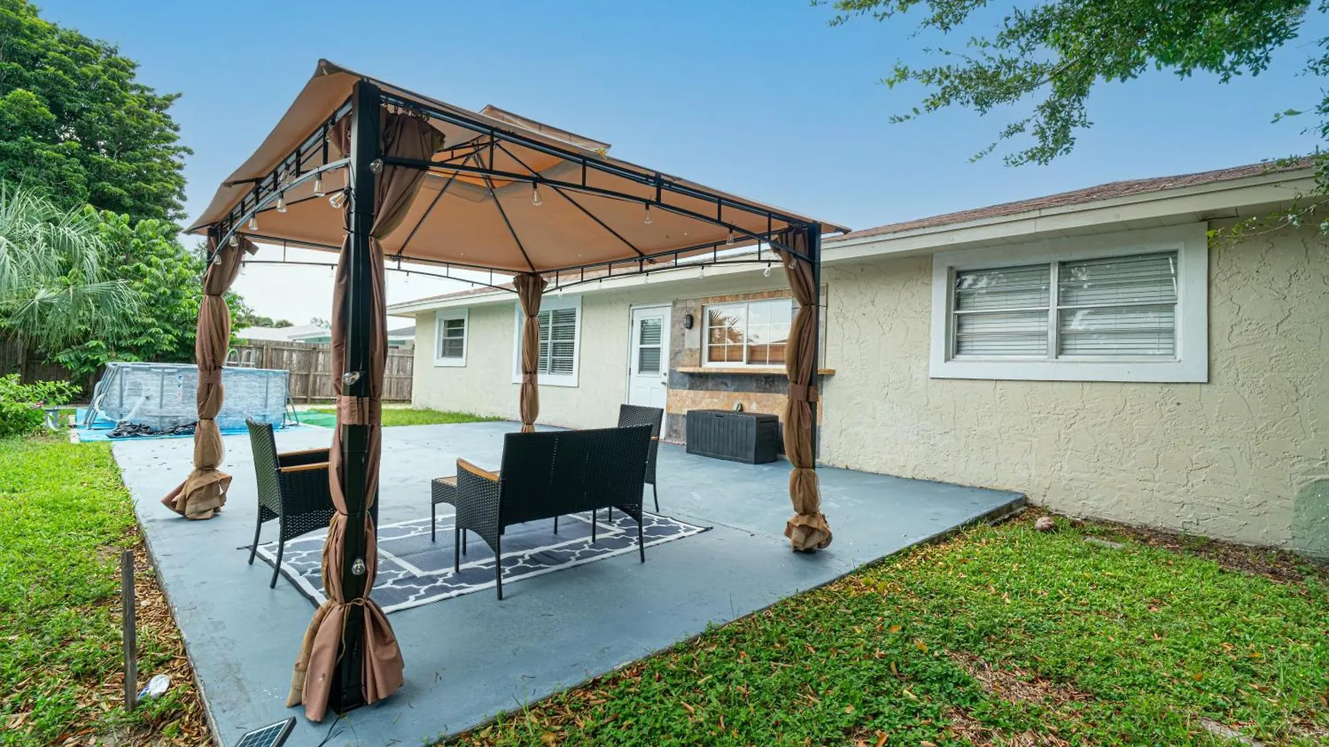 Getaway, Pool, Gazebo & Outdoor Grill * Naples