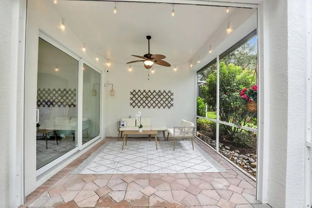 Modern In Heart Of Villa *