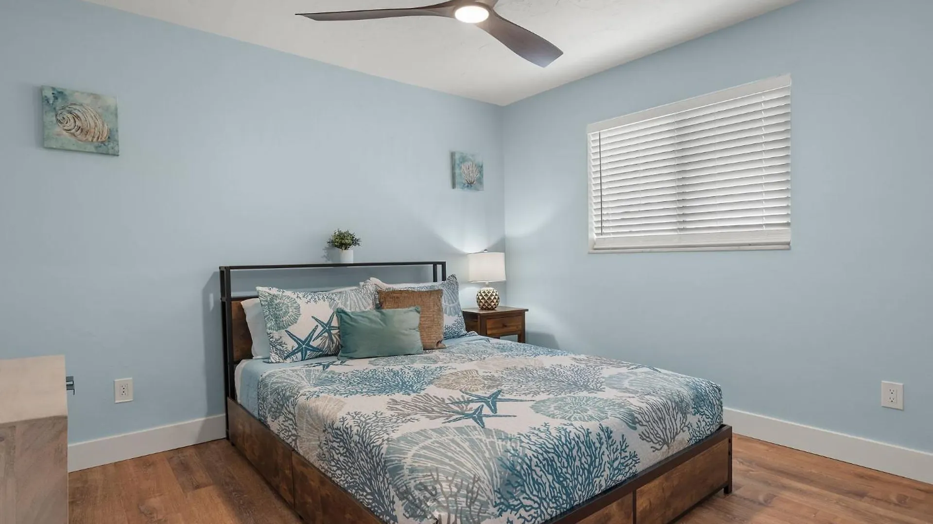 2 Bed 2 Bath Modern Holiday home Naples