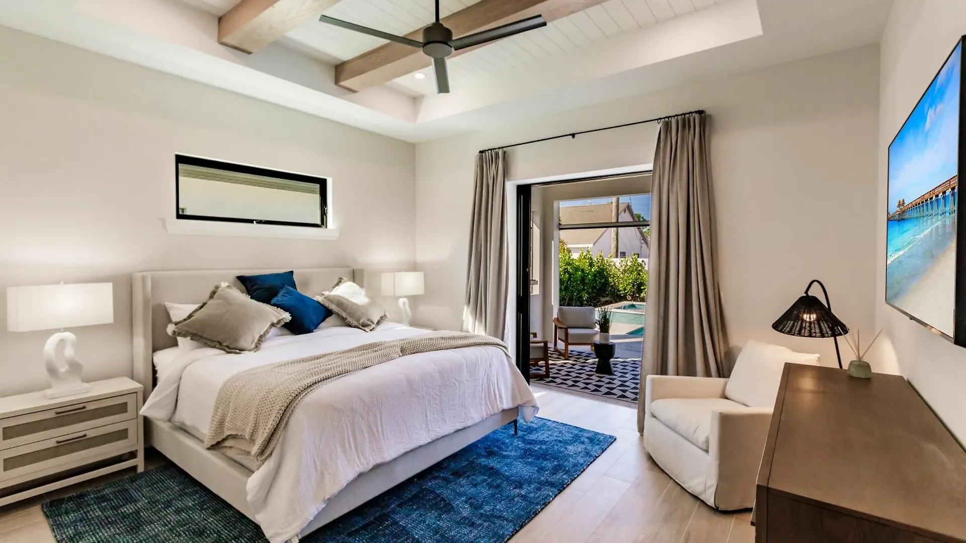 Luxe Coastal Getaway Vanderbilt Naples