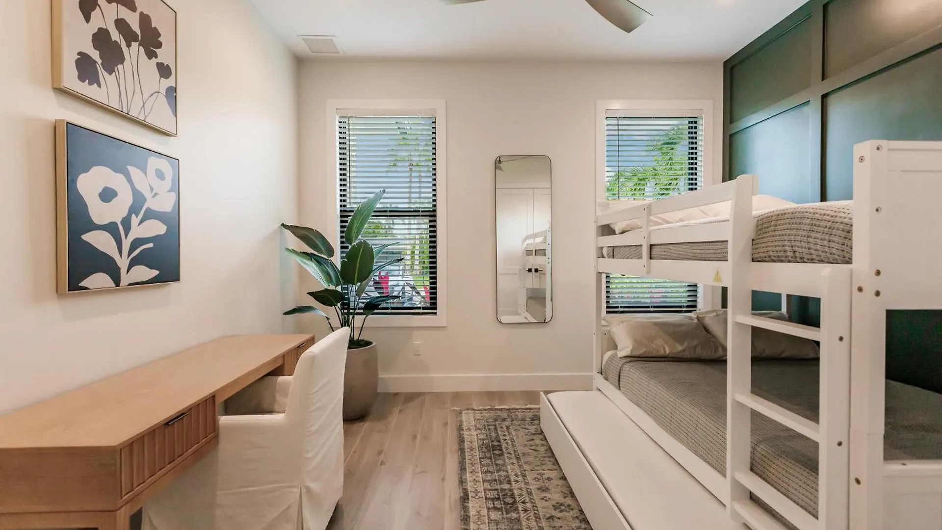 Coastal Elegance Dual Master Bedroom Retreat 3-3 Holiday home Naples
