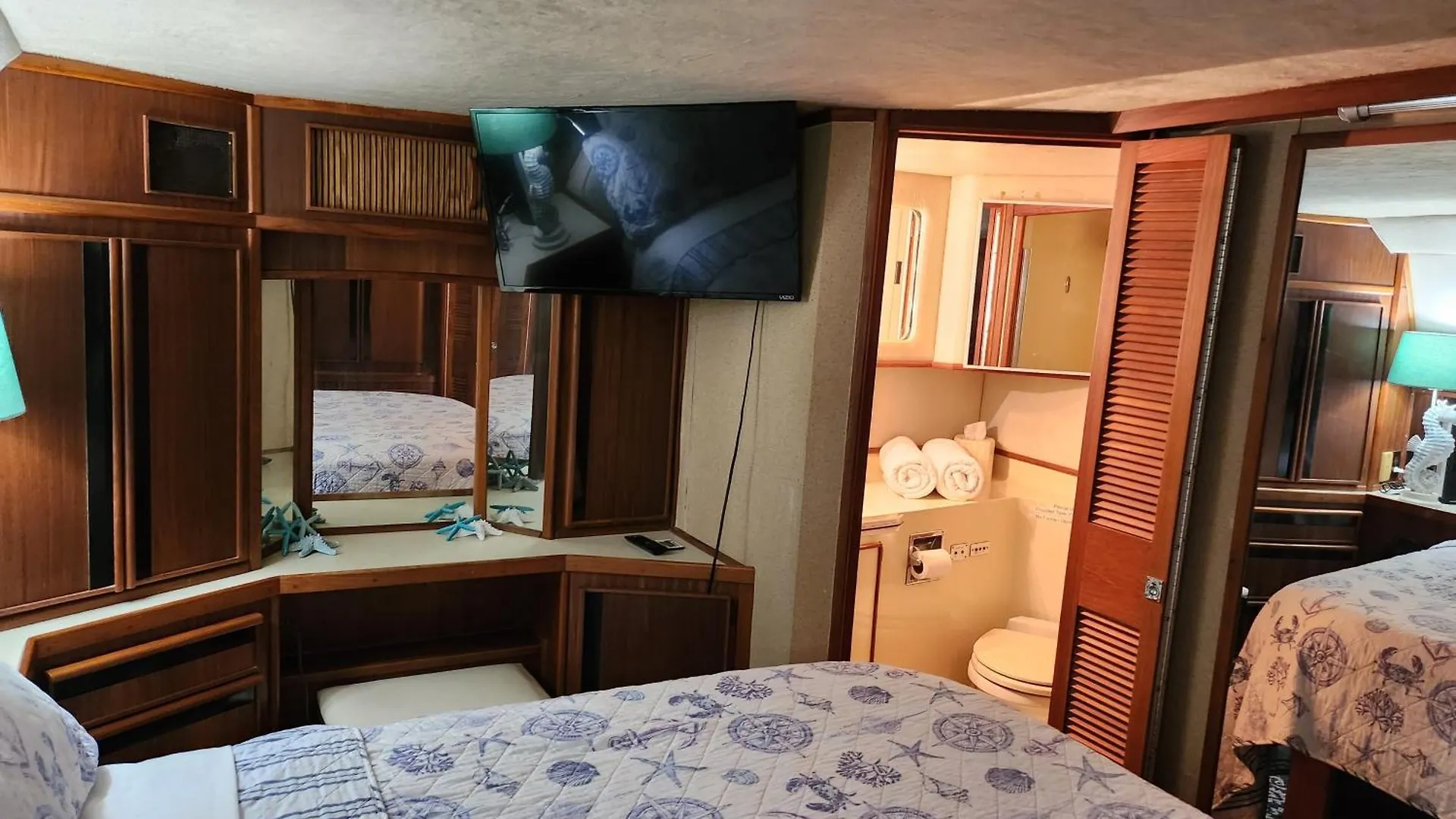 Comfort Zone Private Yacht Charter Botel Naples