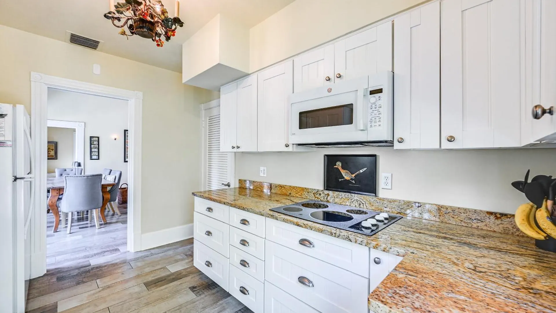 Holiday home 1 Block To - With Pool In Old Naples!