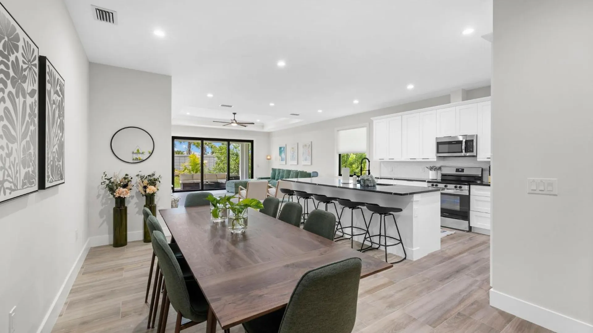 Stunning Escape Near And Pickleball Courts *