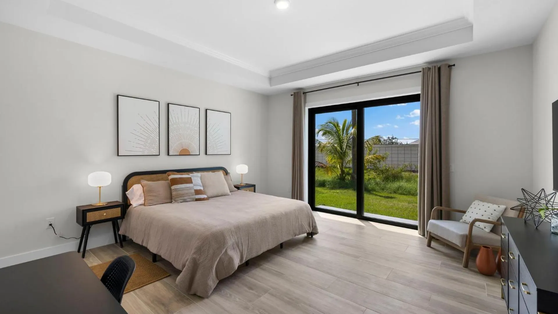 Stunning Escape Near And Pickleball Courts