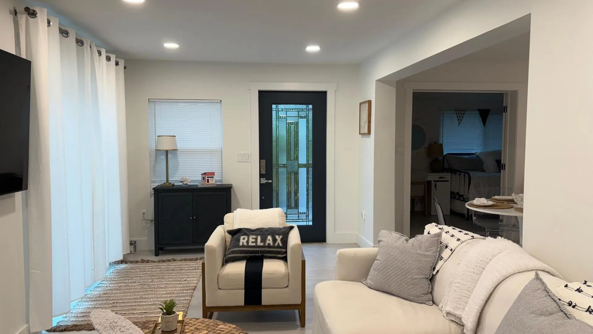 102nd Avenue 3 Bed 2 Bath Park Unit 2 Pvt. Salt Water Pool Pickleball Championships Holiday home *