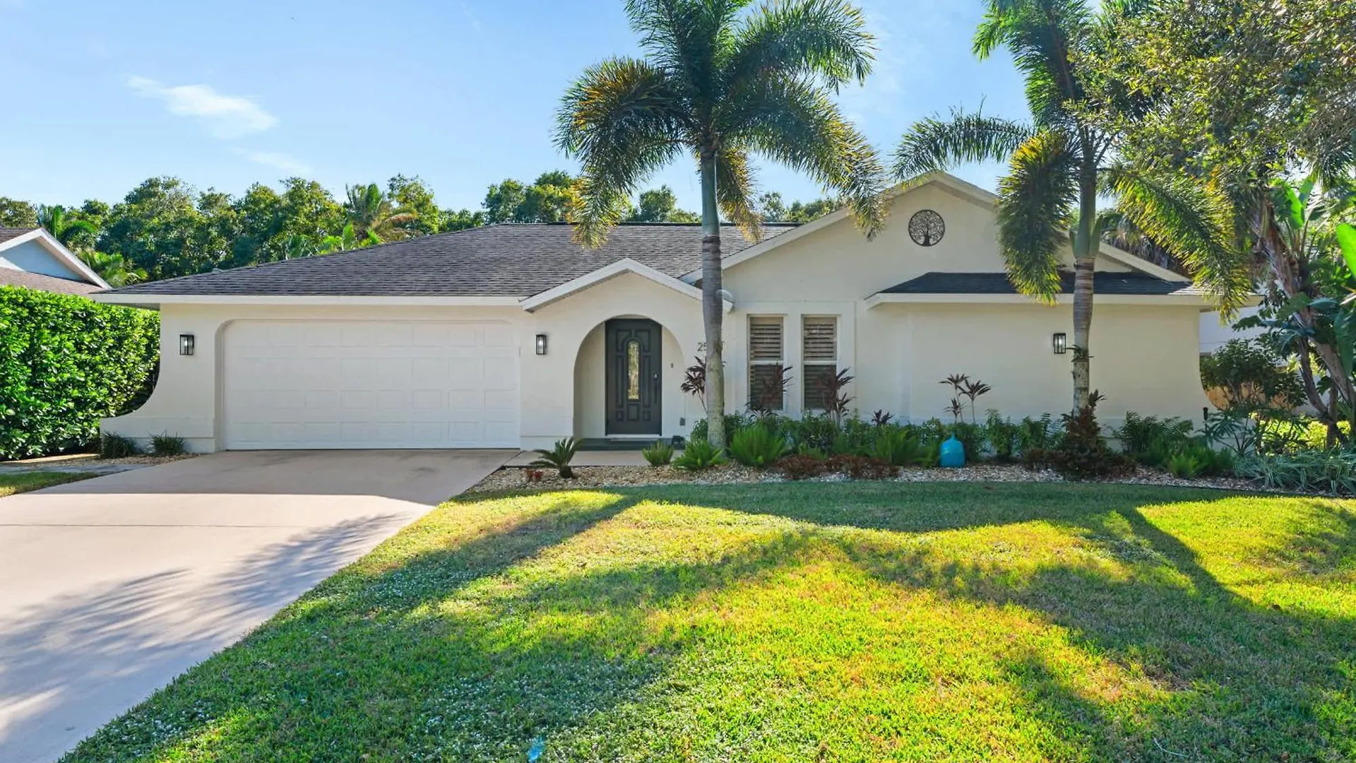 Pet Friendly Pool In River Reach Of Fl Naples