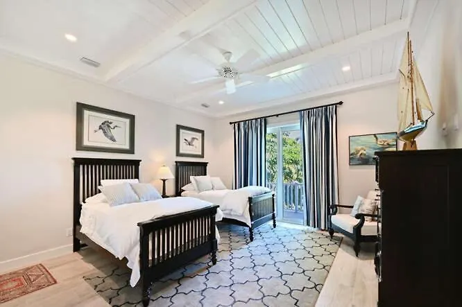 Holiday home 5 Bedroom Luxury Aqualane Shores Heated Pool Boat Slip