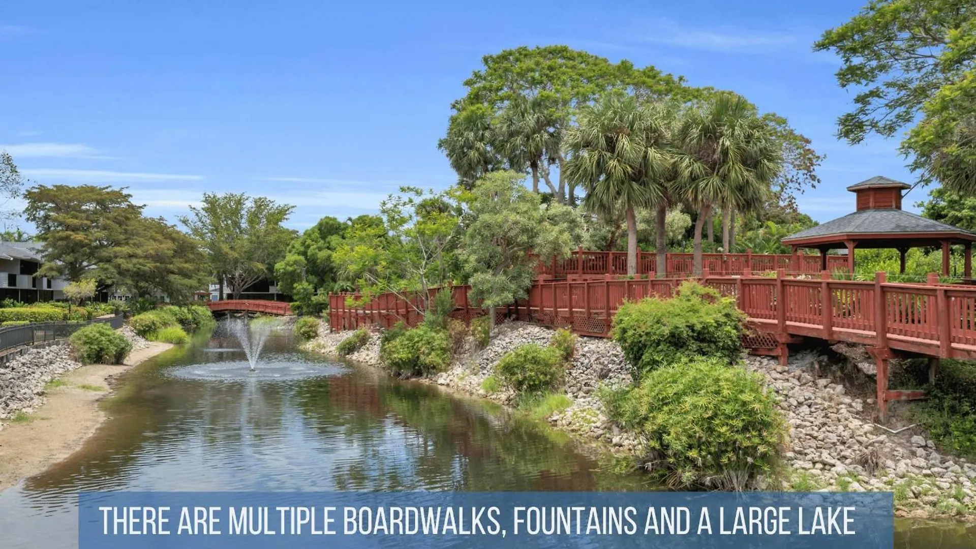 First Floor With And Fountain Views Holiday home Naples