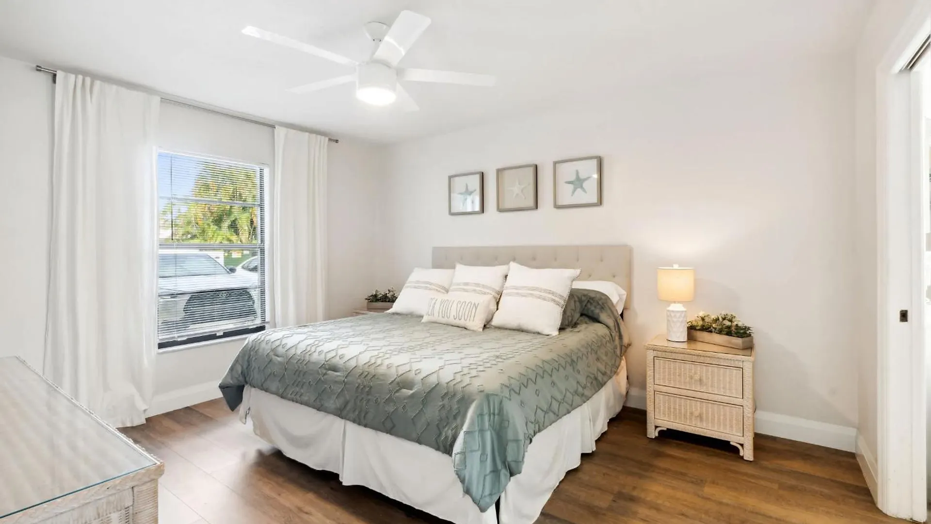 Holiday home End Unit - Renovated Views And Close To The Lobby *