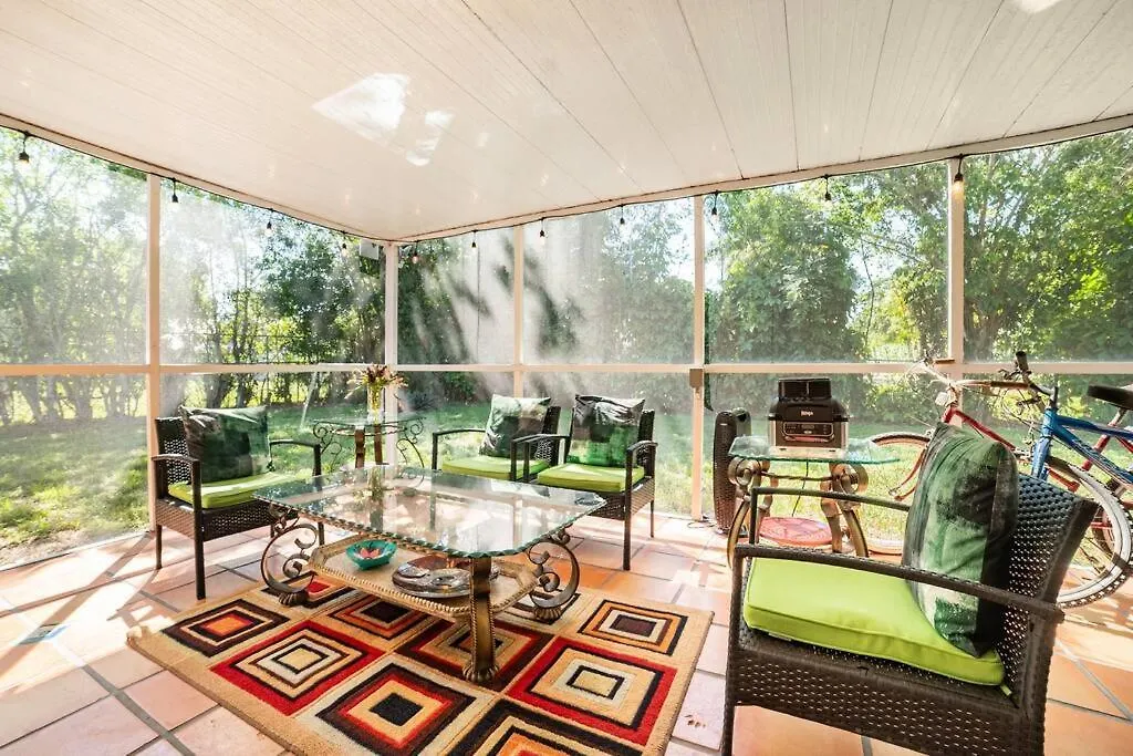 Charming Oasis - Close To Beaches & Shops Naples
