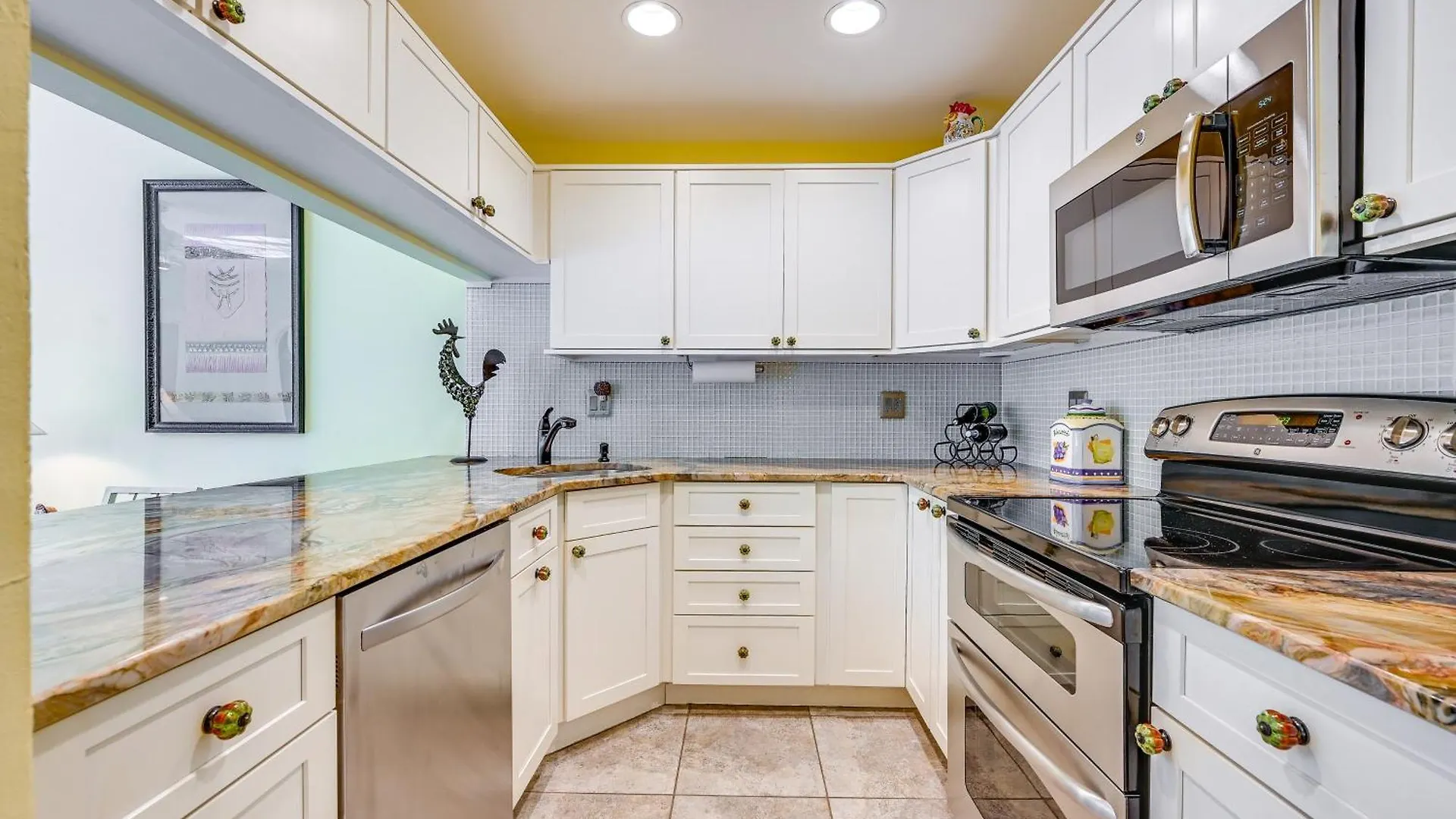 Lovely Vacation With Shared Pools! Apartment