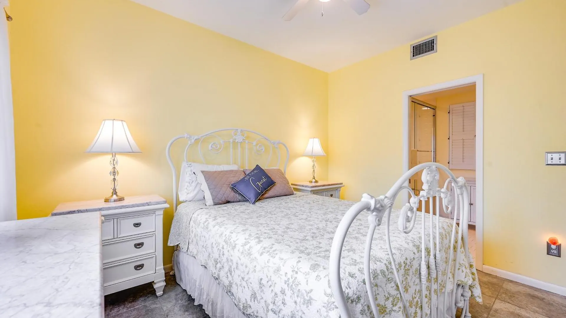Apartment Lovely Vacation With Shared Pools!