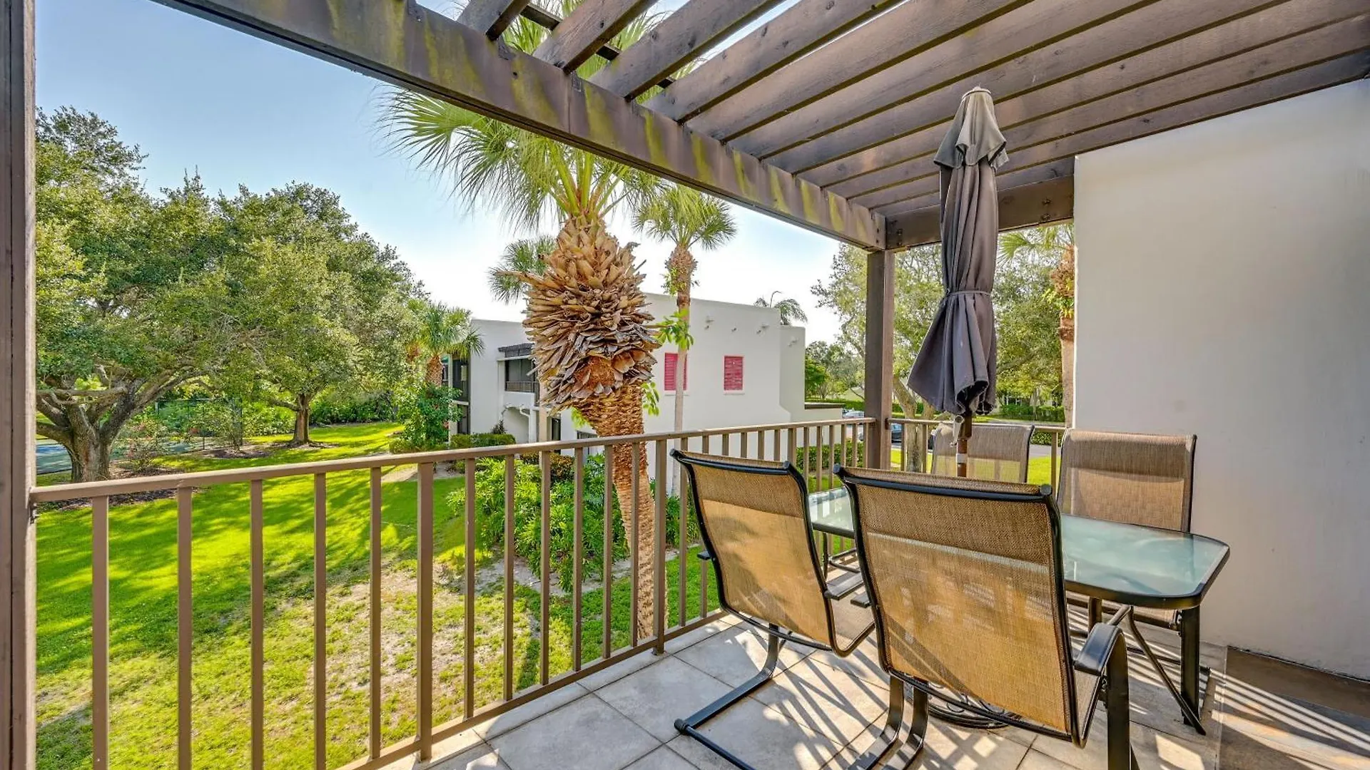 Lovely Vacation With Shared Pools! Naples