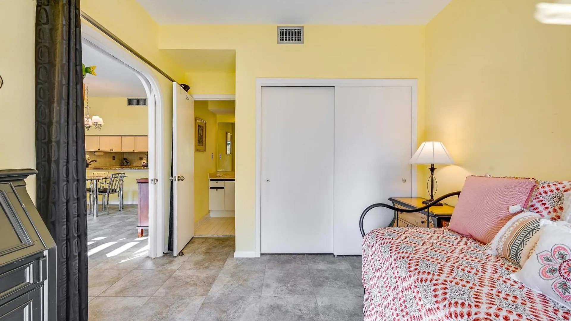Lovely Vacation With Shared Pools! Apartment *