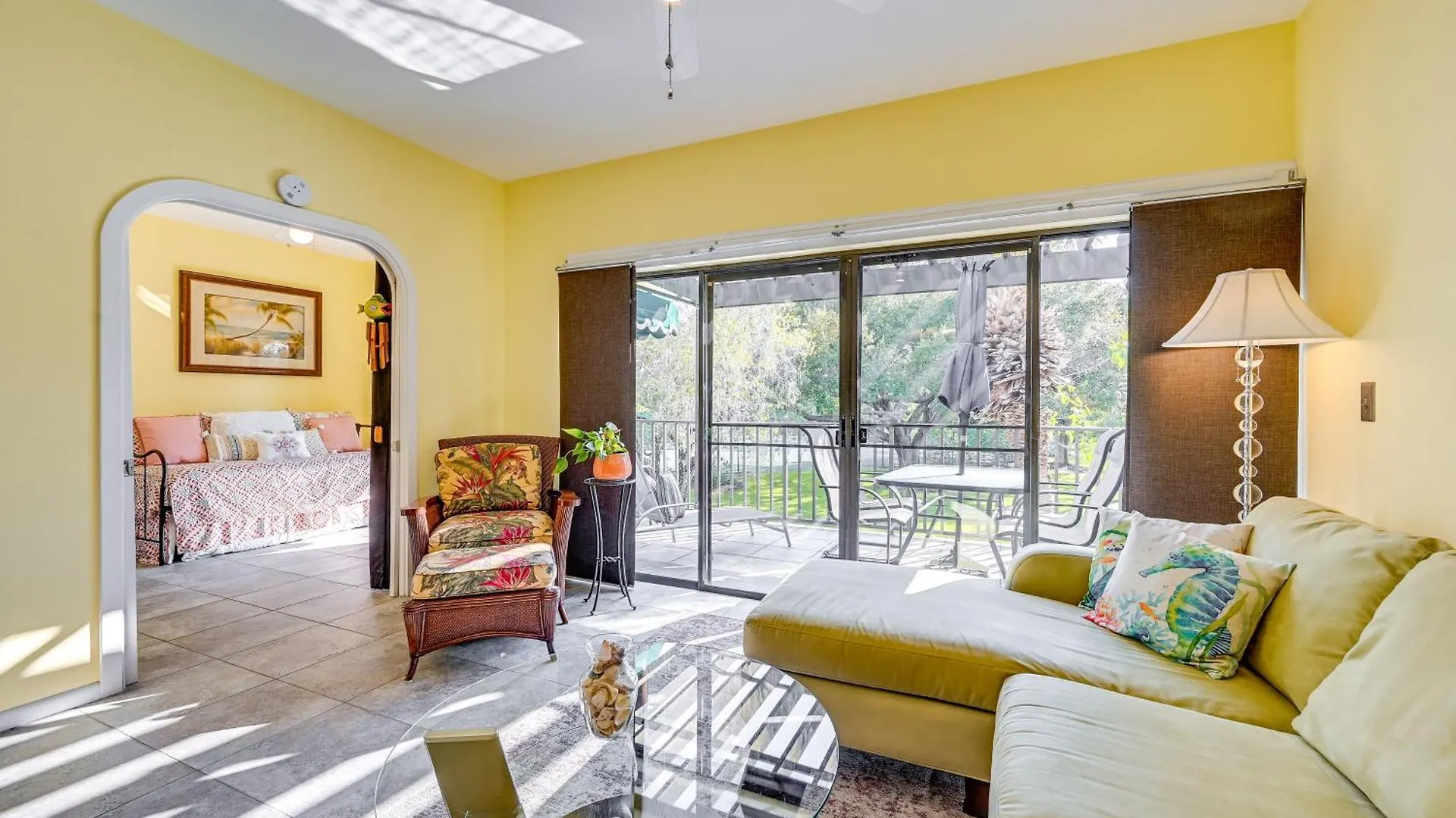 Lovely Vacation With Shared Pools! Apartment