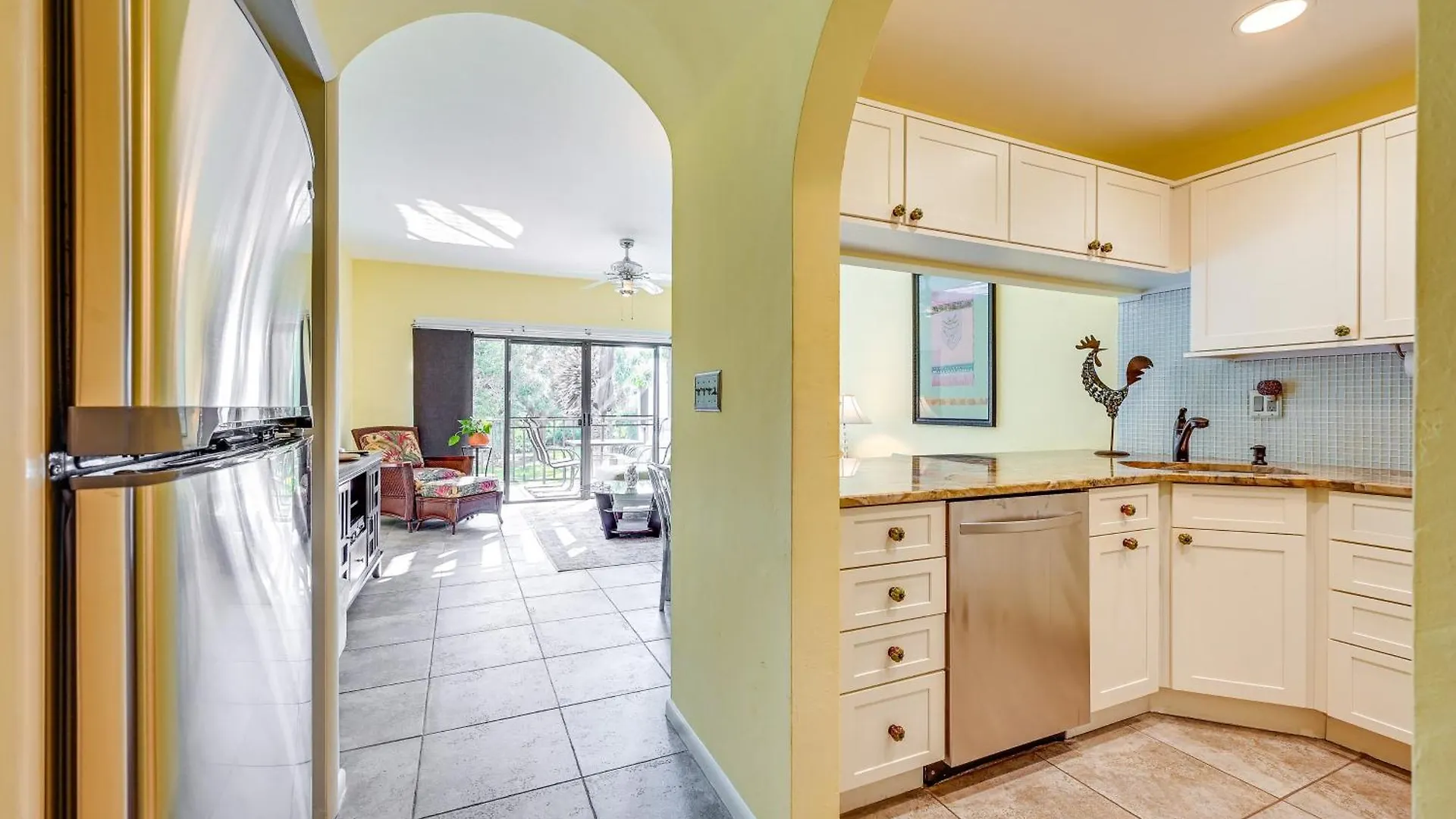 Apartment Lovely Vacation With Shared Pools!